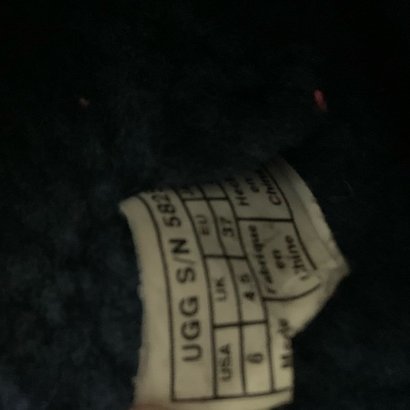 UGGS SIZE 6 - Picture 4 of 4